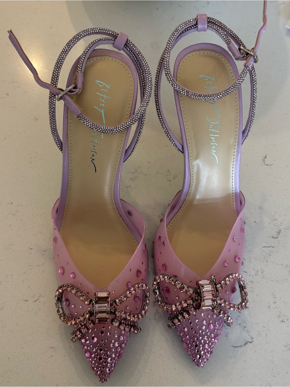 Betsey Johnson Drea Pumps in lilac, featuring a sparkling rhinestone bow and cry - Picture 2 of 3